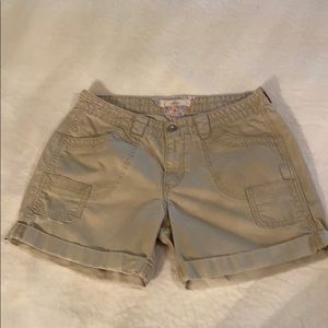 Levi’s Medium-Weight Khaki Cargo Shorts Size 10